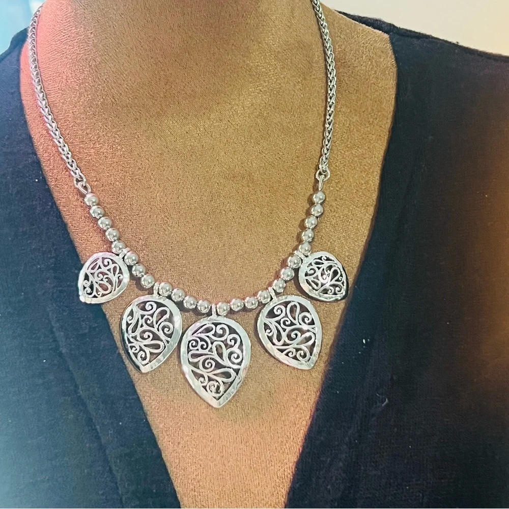 ➿️Silver tone Scrollwork Necklace by Dilliards - Picture 4 of 4